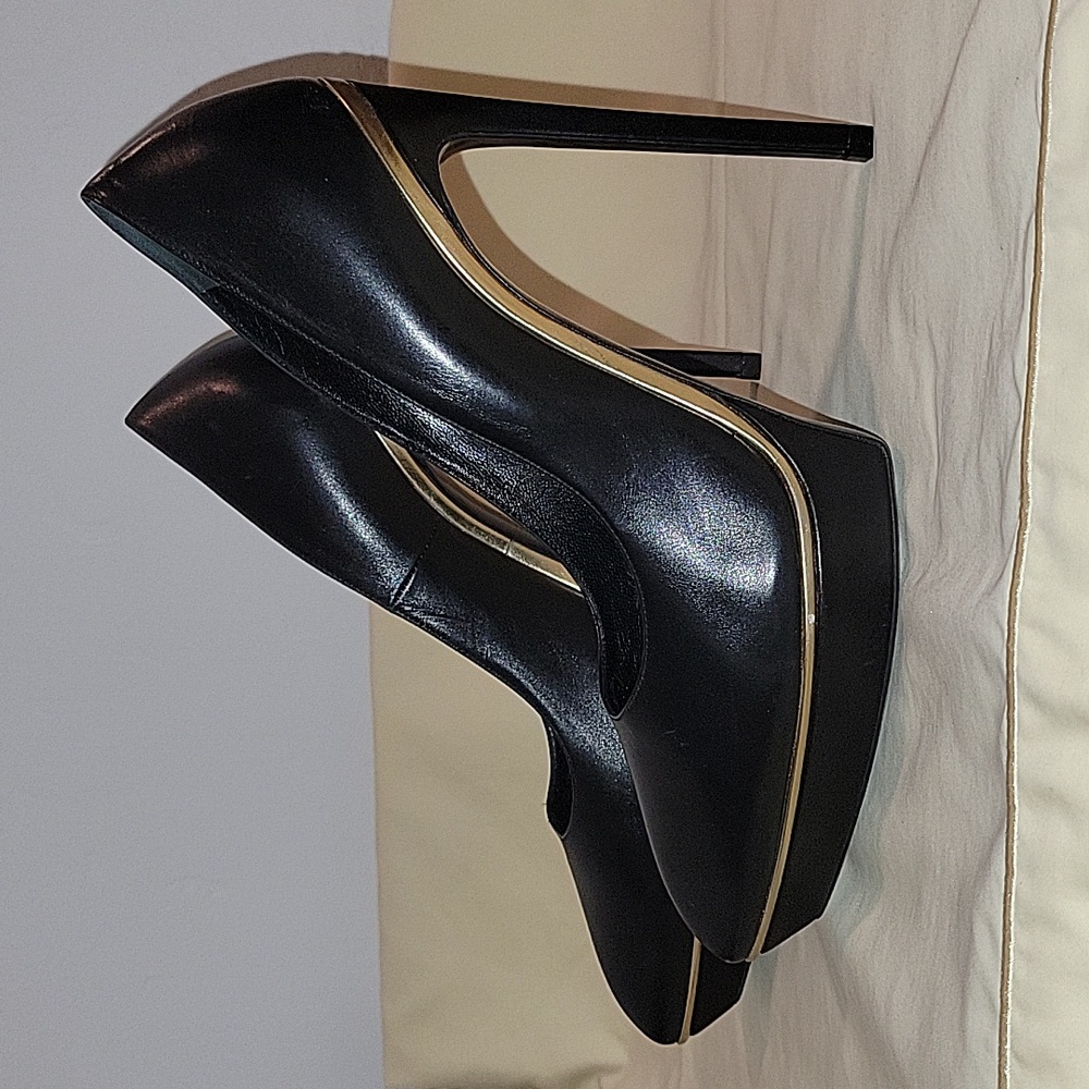 YSL Janis Black Leather pump shoes